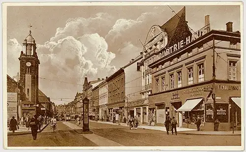 Altes Foto der Stadt Hagen 1938, Blick über den heutigen Berliner Platz auf den Bahnhof. Dramatisch retuschierter Wolkenhimmel.